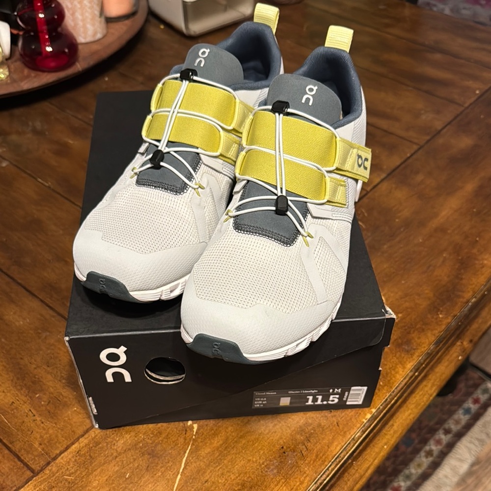 New in box On Running gray and Yellow Sneakers